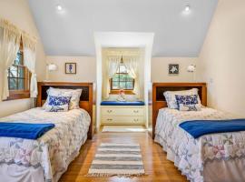 18 Beach Road West Harwich Beach Plum Cottage，位于West Harwich的酒店