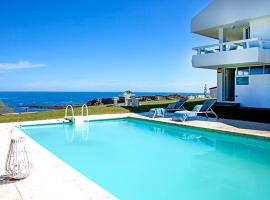 Impresionante villa sobre el mar en el mismo Comillas，位于柯米拉斯的度假屋
