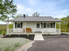 Cozy Kentucky Retreat - Deck, Near Ark Encounter!，位于干岭的度假短租房