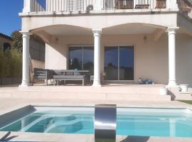 Superbe villa avec piscine 15 minutes de Nice，位于卡罗的酒店