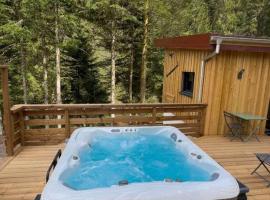 Le Refuge perché du saut de la bourrique SPA Gérardmer，位于热拉梅的木屋