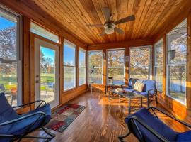 Charming Lake Geneva, Wisconsin 3BR/2Bath Home - Shagbark Waters，位于日内瓦湖的酒店