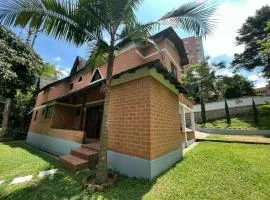 Casa en envigado ubicación perfecta para disfrutar de la naturaleza y la ciudad