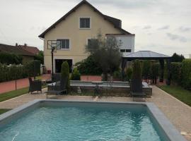 Les Pichies, Villa Antonio, piscine & spa，位于迪关的度假屋