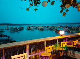 บ้านสวนริมน้ำวังใหญ่ ห้อง a2 วังสามหมอ อุดรธานี，位于Ban Tha Ngam的酒店