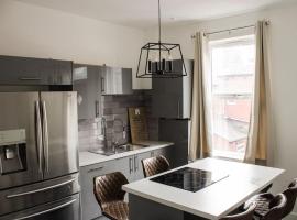 Modern 4 Bed En-suite House in Leeds - Free parking，位于海丁利的酒店