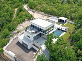 Luxury Villa Cloer, Jadranovo - NEW 5 star Villa 100m from the sea，位于卓得诺沃的度假屋