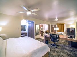 Holiday Inn & Suites Chihuahua Expo by IHG，位于奇瓦瓦罗伯托·菲耶罗·比利亚洛沃斯将军国际机场 - CUU附近的酒店