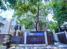 FabHotel Home Tree Service Apartment - Nr Anna Tower