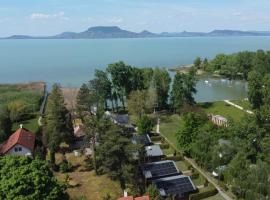Fonyód Camping & Apartman，位于福纽德的酒店