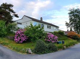Holiday home with seaview in Flekkefjord，位于弗莱克菲尤尔的酒店