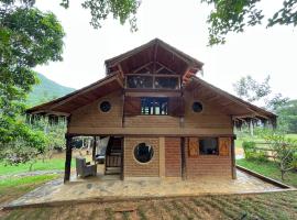 Eco Lodge，位于戈亚斯州上帕莱索的木屋