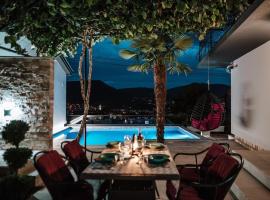 Villa View Mostar with Jacuzzi & Heated Pool，位于莫斯塔尔Mostar Train Station附近的酒店