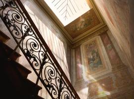 Unfound Door - Design Hotel，位于第比利斯的酒店