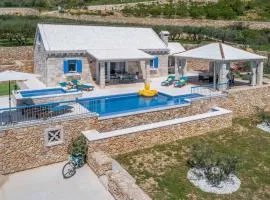 Traditional stone poolside villa in Bol