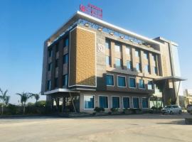 Golden Oasis Hotel，位于Mehsāna的酒店