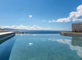 Villa with View of Agios Ioannis and Pool with Jacuzzi，位于圣约阿尼斯的酒店