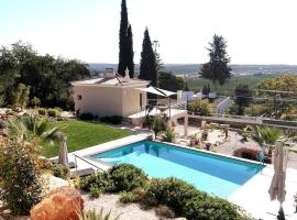 Villa Girassol met zwembad，位于阿尔坎塔里利亚的别墅