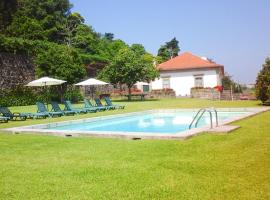 6 bedrooms villa with private pool furnished garden and wifi at Santo Tirso，位于圣托·蒂尔索的酒店