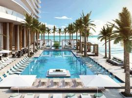 Oceanfront Condo Direct Ocean & Beach Club Access，位于好莱坞的酒店