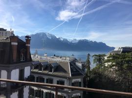 Loft with rooftop, stunning view of the lake!，位于蒙特勒的公寓