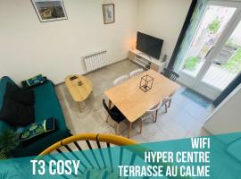 T3 COSY MAISON DE VILLE TERRASSE AU CALME，位于罗什福尔科尔德里皇家海事博物馆附近的酒店