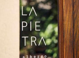 Albergo La Pietra，位于Roccalbegna的低价酒店