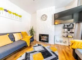 Stylish 3-bed Apartment with Free Parking and Wi-Fi