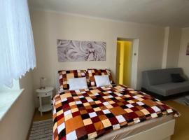 Rodinný apartmán 3+1 (65 m² ) v plném vybavení se nachází v krásné vesničce Horní Město na úpatí hor v oblasti Jeseníků，位于Horní Město的酒店