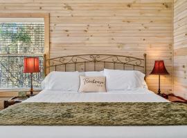 Rivers Edge Treehouses，位于罗宾斯维尔的酒店