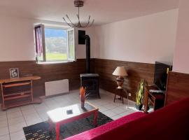 superbe appartement，位于Chauffayer的酒店