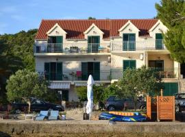 Apartments and rooms by the sea Loviste, Peljesac - 21096，位于洛维什特的酒店