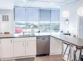 Modern 2 BR with Balcony in GR Entertainment District