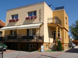 波切尼斯膳宿旅馆，位于波切尼斯的度假短租房