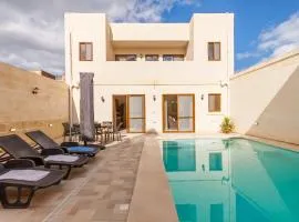 Nadurin, Large Villa 7 Bedrooms - 2 Pools - Happy Rentals