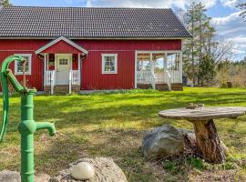 Cozy Home In Klintehamn With Wifi，位于Klintehamn的乡村别墅