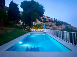 Villa Romeo, with brand new salt water pool，位于贝纳尔马德纳的乡村别墅