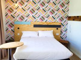 greet hotel Castets Coeur des Landes，位于卡斯泰的酒店