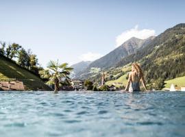 Stroblhof Active Family Spa Resort，位于圣莱奥纳尔多因帕西里亚的酒店