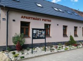 APARTMÁNY PIETRO，位于奥拉夫斯基波扎莫克奥拉瓦城堡附近的酒店