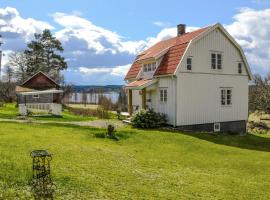 Cozy Home In Årjäng With Kitchen，位于奥尔延的酒店