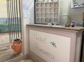 普利玛维拉酒店，位于莱万托的酒店