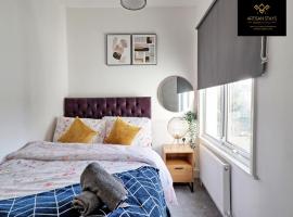 Deluxe Apartment in Southend-On-Sea by Artisan Stays I Free Parking I Weekly & Monthly Stay Offer，位于滨海绍森德的度假短租房