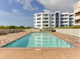 Brigantine Condo with Beach Access and Pool Views，位于布里根泰恩的酒店