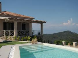 Koukoutsa House with Swimming Pool Corfu Sokraki，位于Sokrakion的酒店