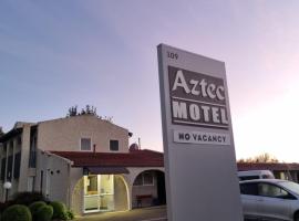 阿兹特克汽车旅馆，位于北帕默斯顿的带泳池的酒店