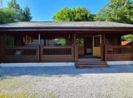 3-Bed Lodge - Sleeps 7 - Hot Tub - Pet Friendly