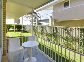 Beachside Shoal Bay Unit 4，位于浅滩湾的酒店