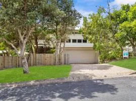 Banksia Beach House