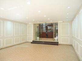 ICON PALACE INN，位于Muthiganj的酒店